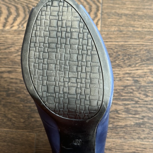 Elliot Lucca Peep-toe Pump - Picture 8 of 9